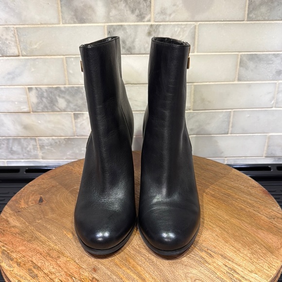 Michael Kors Margaret Black Leather Ankle Booties With Gold Zipper Worn Once - Picture 1 of 6